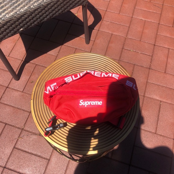 Supreme Fanny pack used and price negotiable.